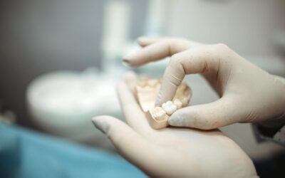 Remplacement de couronnes dentaires céramo-métalliques en céramique pure